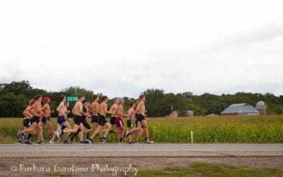 I was in the middle of a family shoot, I heard a noise behind me. I turned around saw these boys running quietly though the fields. You never know what’s going to happen when you’re in a remote place. So funny. You know I had to take a shot. #trackandfield #training #surprisevisit #familyportraitphotographer #familyportrait #melrosemn #cornfield #southshorephotographer #destinationphoto