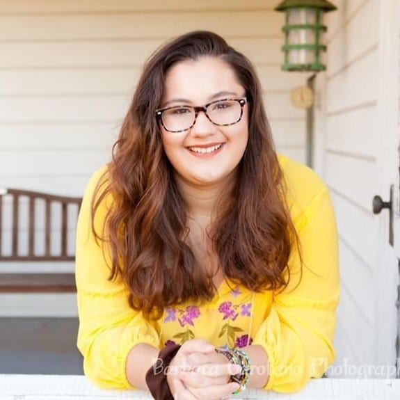 I had a HS Senior photo shoot last Saturday. Sara was a sweetheart. It was a sunny, but a chilly day. Sara was a good sport even though the breeze was picking up. I’m still booking for 2021. Get in touch with me… I’d love to hear from you! #classof2021 #highschoolsenior #portraits #southshorephotographer #raw #emeryestates