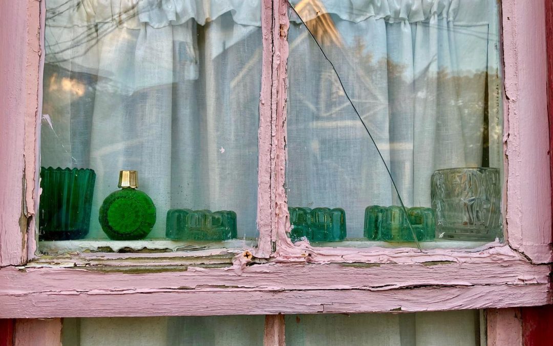 #peekinginwindows #greenbottles #pinkpaint #needsrepair #gingerbreadhouse #oakbluffs #capecod #marthavineyard #photographer #raw #panes